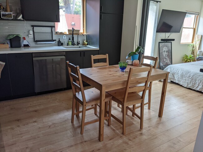 Building Photo - 820 46th St