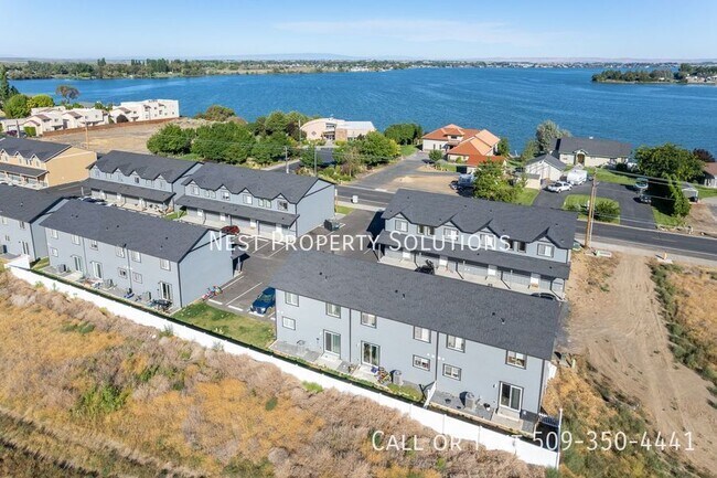 Building Photo - 2705 W Marina Dr
