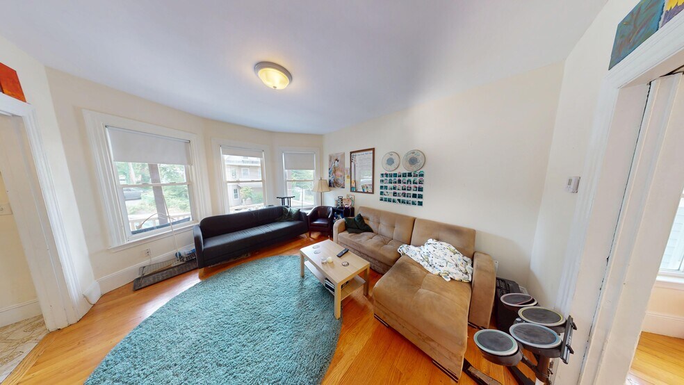 Primary Photo - 1 Woodstock Ave