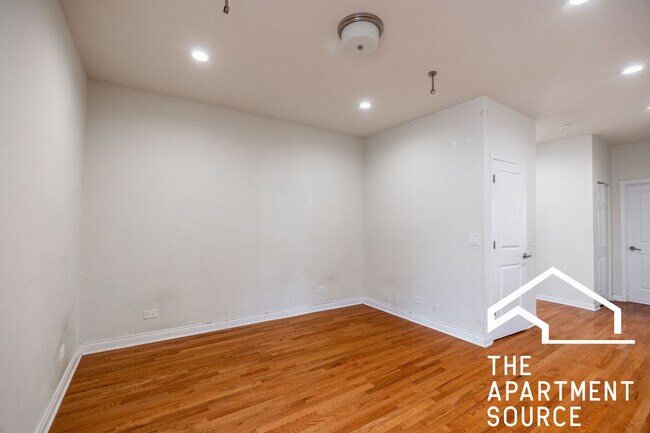 Building Photo - 1157 W Lunt Ave