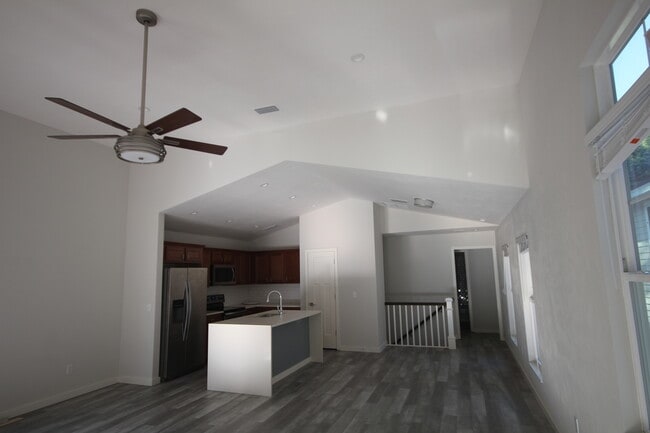 Building Photo - Luxury 4 Bed / 4 Bath Bungalow Cottage -- ...