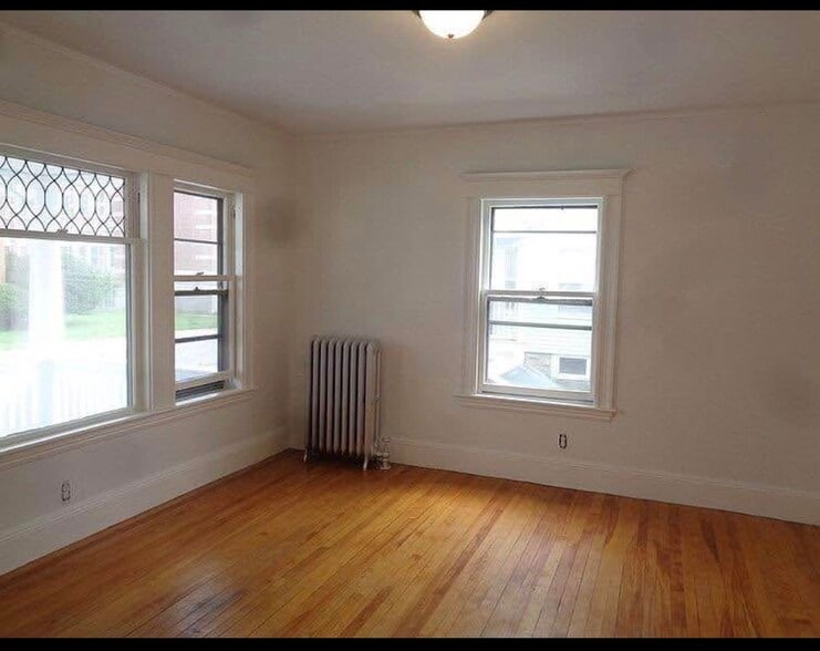 Building Photo - 20 Chapman St