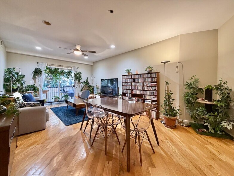 Building Photo - 83 Monroe St