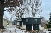 Building Photo - Spacious 3BR 2BA Home w/ Oversized 2-Car Garage + Stainless Kitchen in Raytown