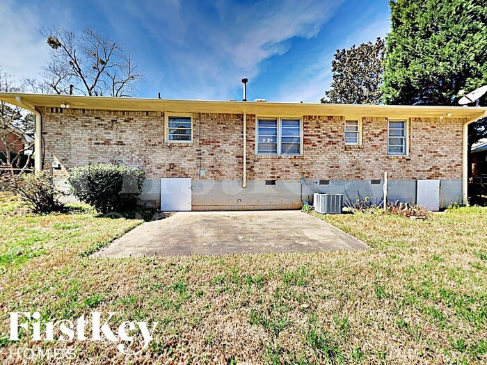 Building Photo - 2672 Lilac Dr