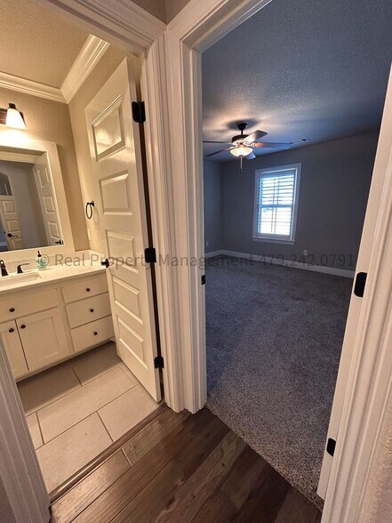 Building Photo - 8606 Gatehouse Way