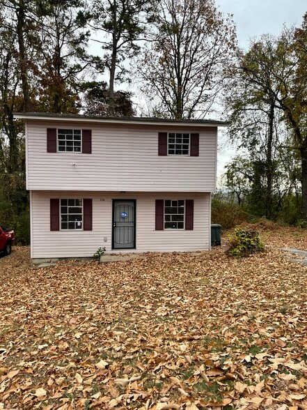 Building Photo - 728 Sylvan Dr