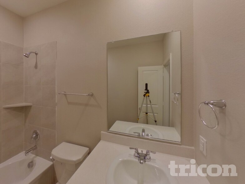 Building Photo - 231 Jenkinson Dr