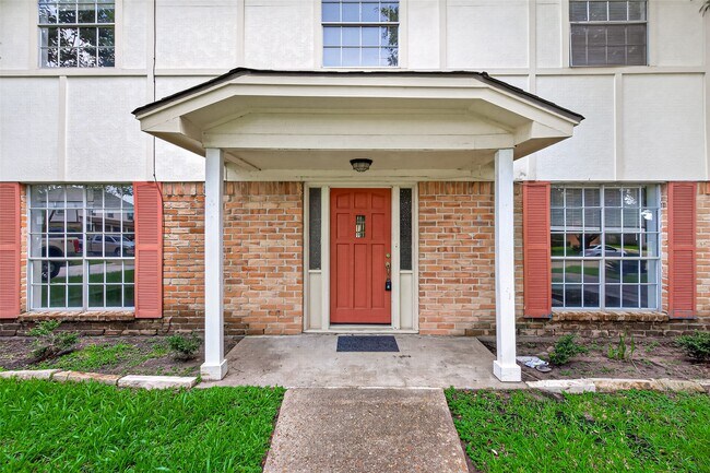 Building Photo - 5703 Green Timbers Dr
