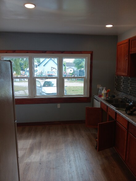 Building Photo - 126 Putnam St SW