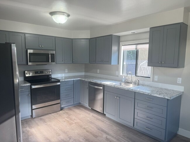 Building Photo - Charming Historic Home for Rent in Downtow...