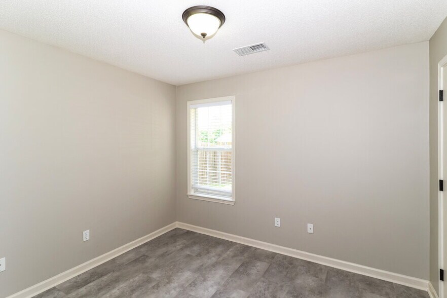 Building Photo - 105 Clay Hills Dr