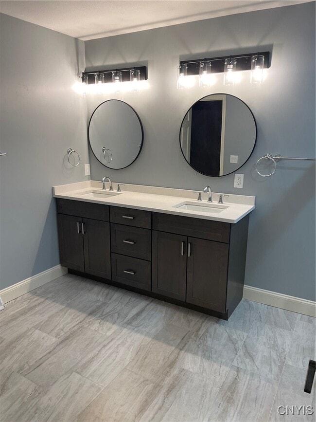 Building Photo - 497 Summerhaven Dr N