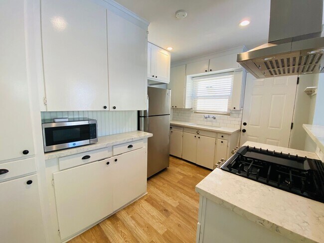 Building Photo - Charming 1 Bedroom North Park Apartment! Assigned Garage! Patio! In Unit Wash/Dryer!