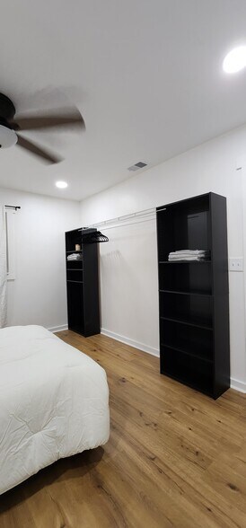 Building Photo - 3401 Windridge Dr