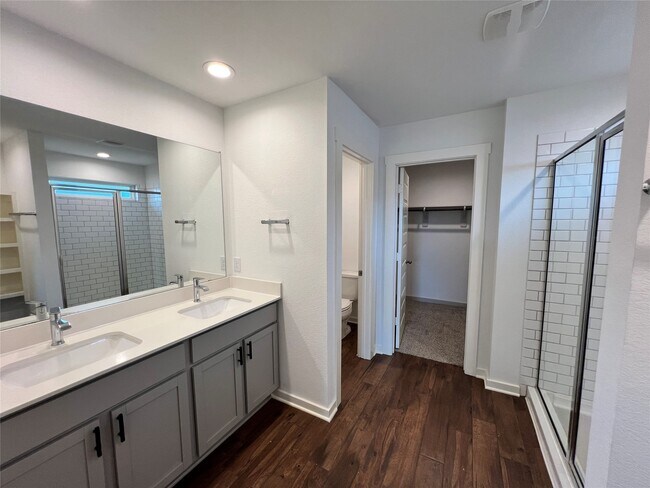 Building Photo - 1607 Barrows Ln