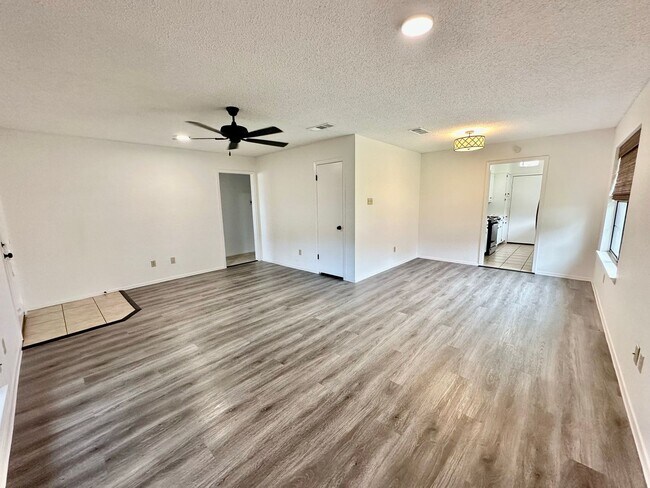 Building Photo - 225-227 Kettler