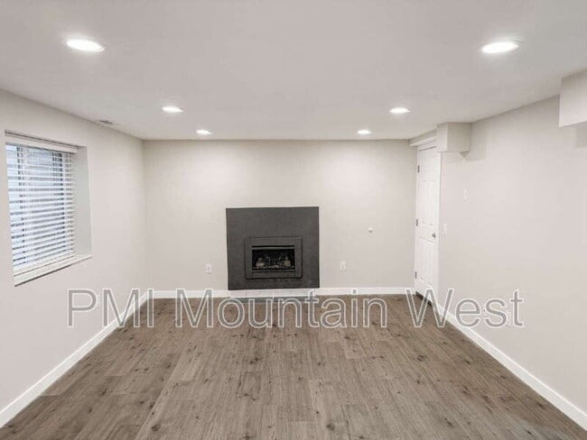 Building Photo - 762 Lacey Way