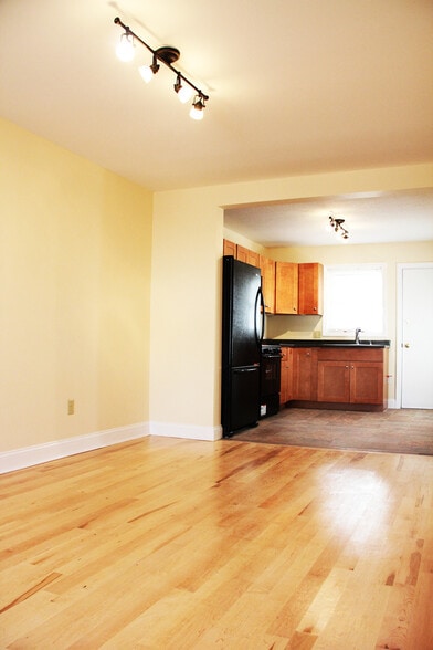 Building Photo - 47 St Mary's St