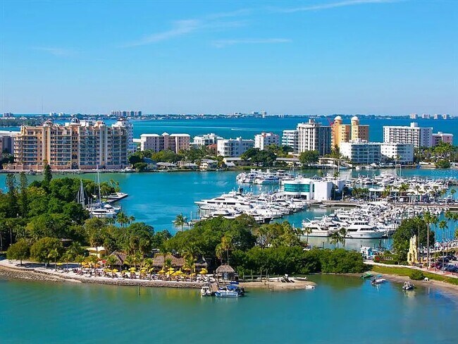 Building Photo - 2412 Clematis St