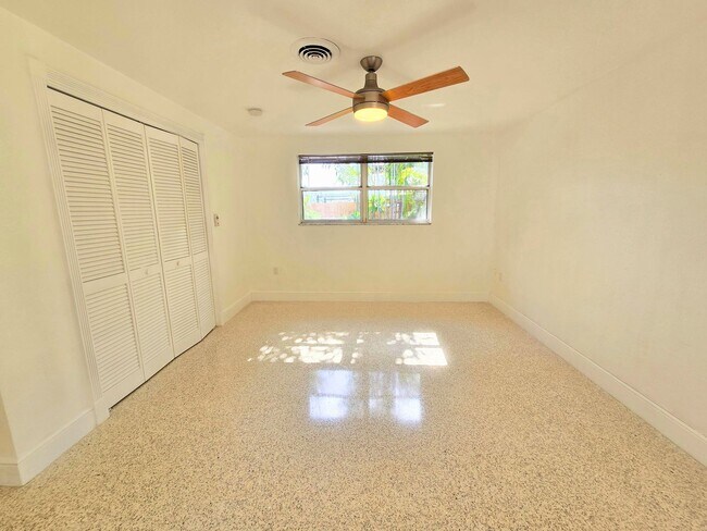 Building Photo - Charming 2BR/ 2BA/ 2 Car Garage - Near Phillippi Creek