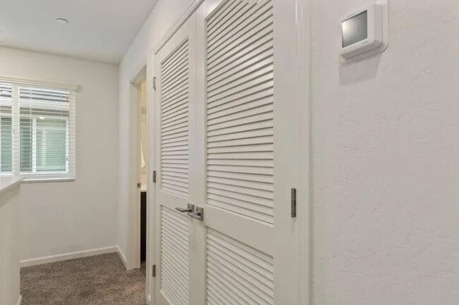 Building Photo - 736 N Bliss Ln