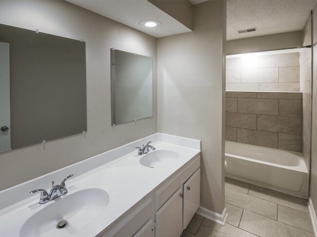 Building Photo - Great updated 4 bed, 2 bath home northeast of Memphis near Covington Pike.