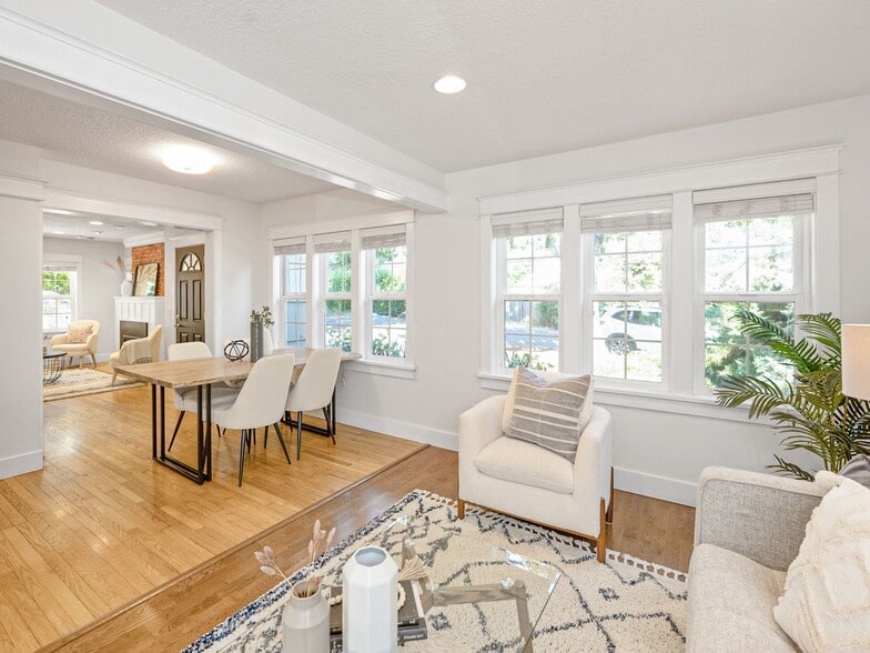 Building Photo - 2638 SW Custer St