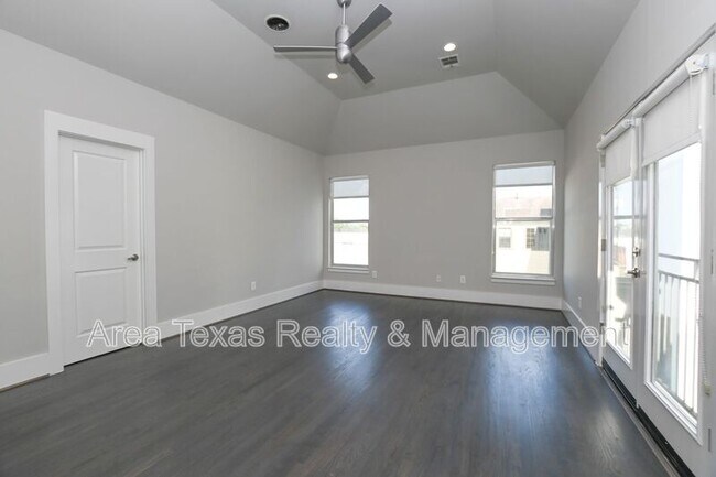 Building Photo - 2220 Portsmouth St