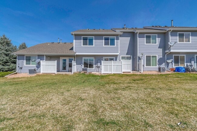 Building Photo - Charming 3 Bedroom 3 Bath Townhouse in Green Valley Ranch!