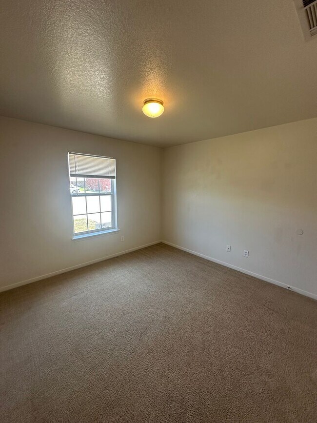 Building Photo - AVAILABLE SOON!