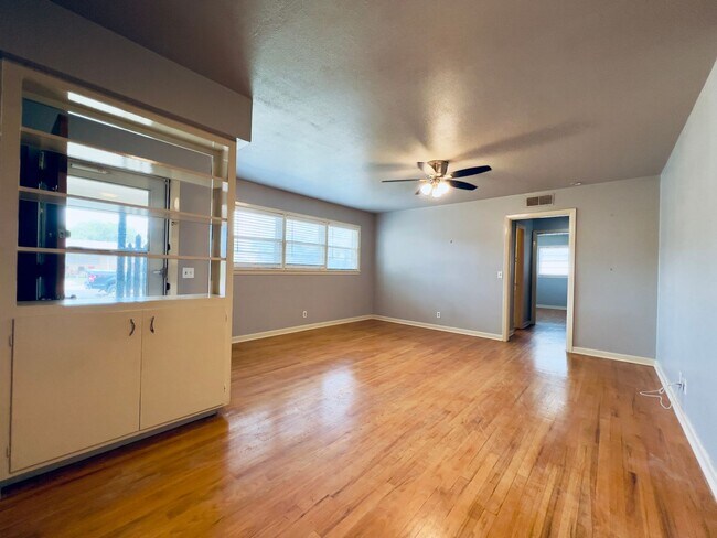 Building Photo - Great 3/2/1 Located Near Texas Tech University