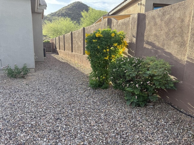 Building Photo - 42107 N Mountain Cove Dr
