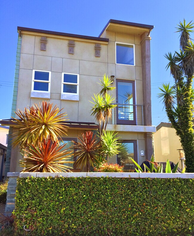 Every day a vacation! - 1826 W Balboa Blvd