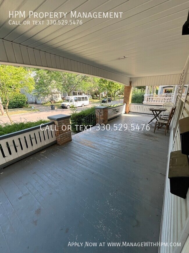 Building Photo - 28 Grand Ave