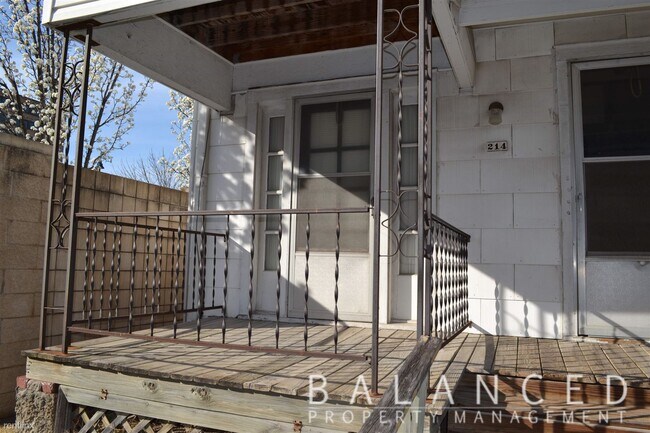 Building Photo - 1 br, 1 bath House - 9th Street Apartments...