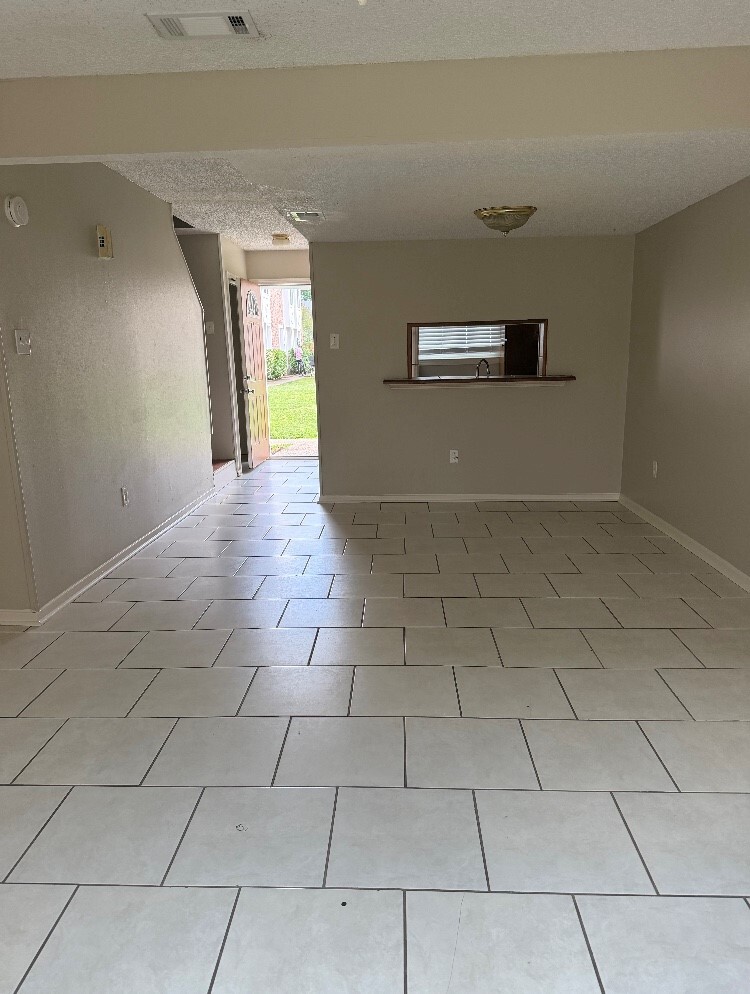 Building Photo - 8911 GSRI Ave