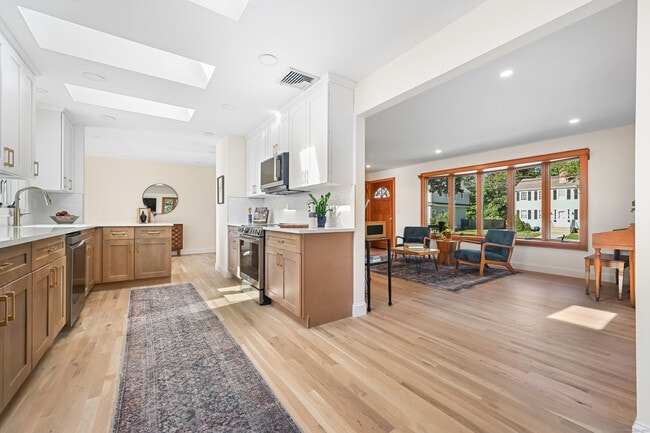 Building Photo - 8 Millard St