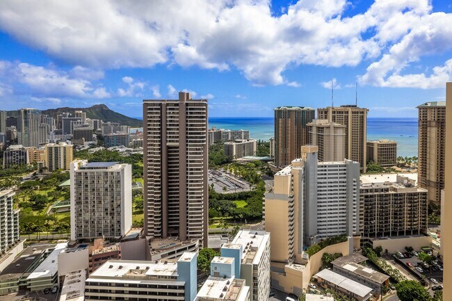 Building Photo - Remodeled One Bedroom One Bath at Villa on...