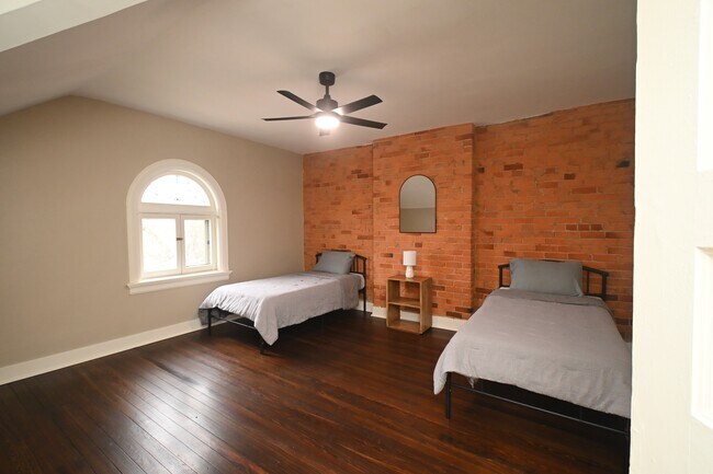 Building Photo - 2369 Park Ave