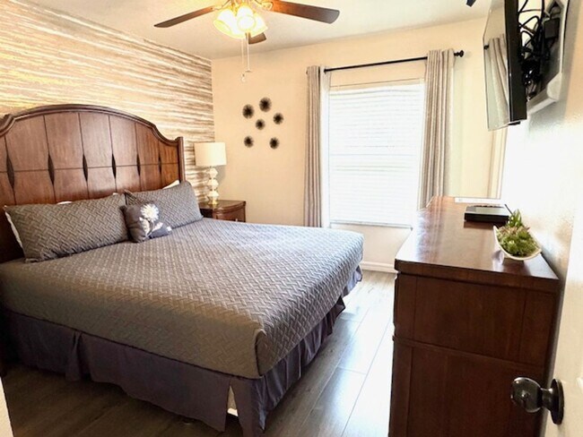 Building Photo - Kissimmee Townhome For Rent - Fully Furnished with 3 Bedrooms 2.5 Baths