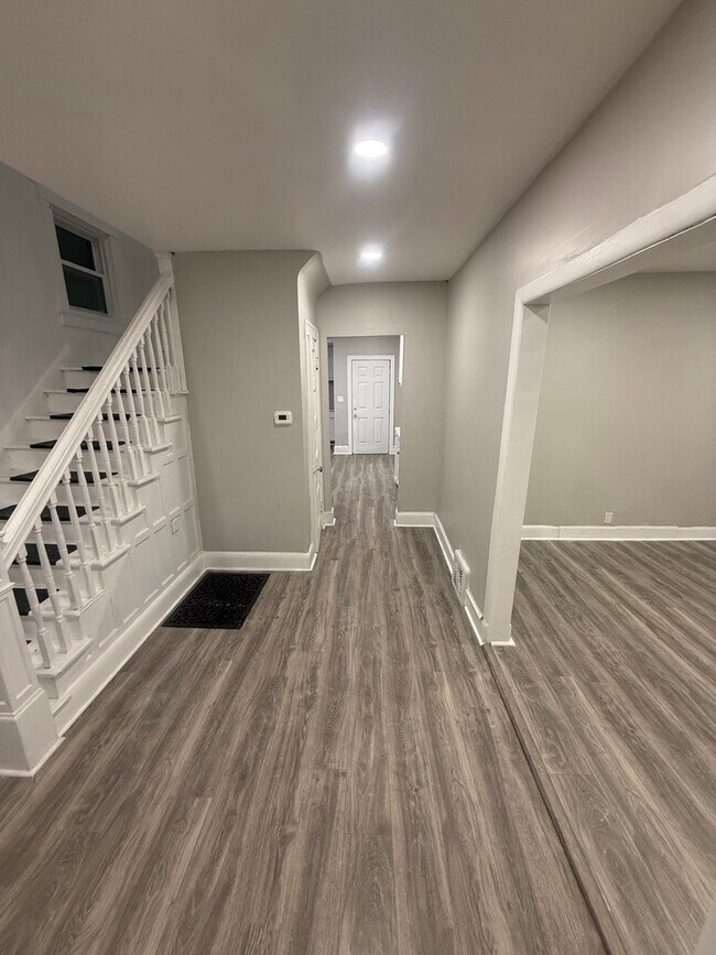 Building Photo - 746 N Schuyler Ave