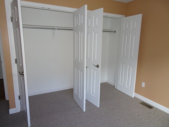 Building Photo - 182 Pearl St