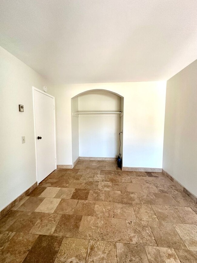 Building Photo - Desirable 4 bedroom home in Mountain View ...