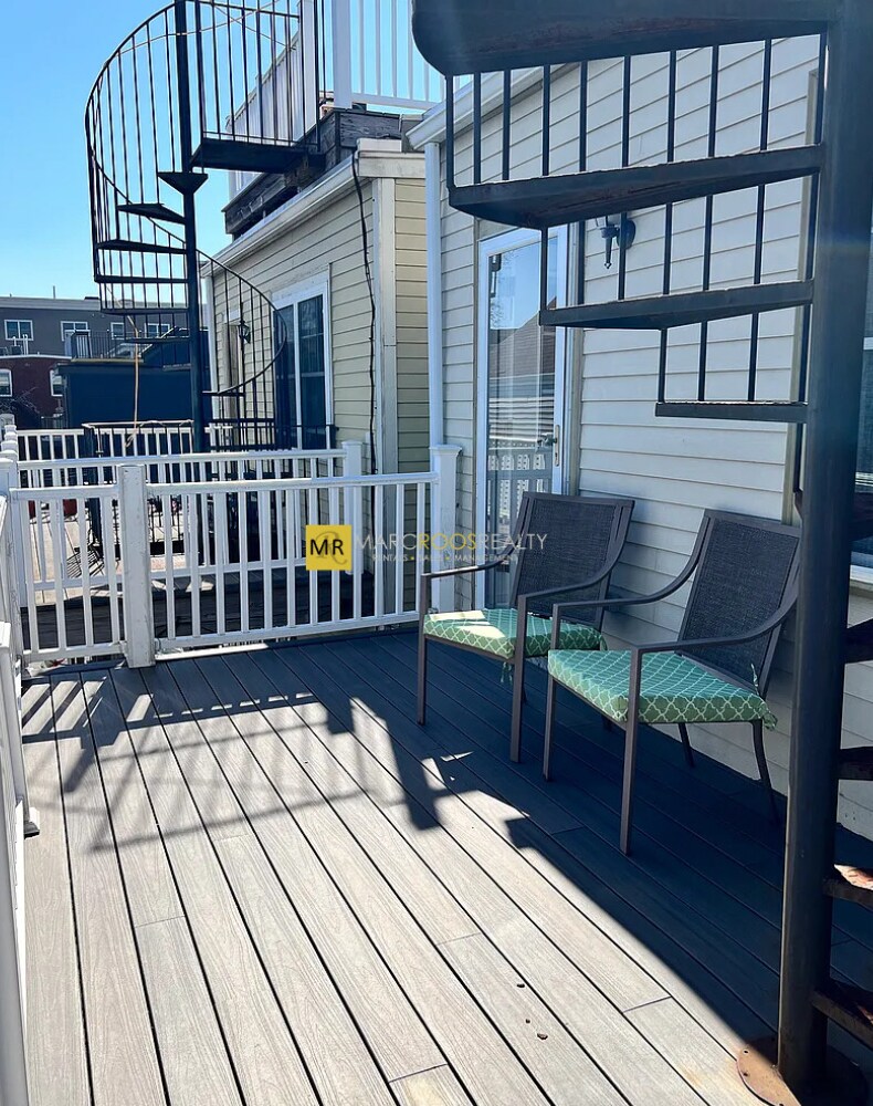 Building Photo - 153 D St