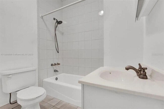 Building Photo - 437 Swan Ave