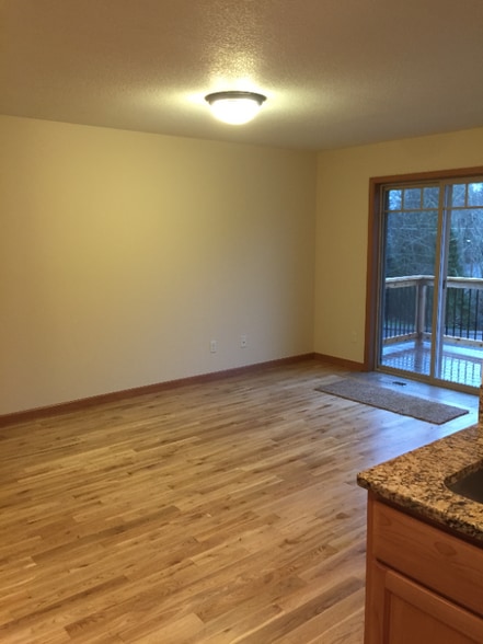 Building Photo - 1070 Klaskanine Ave