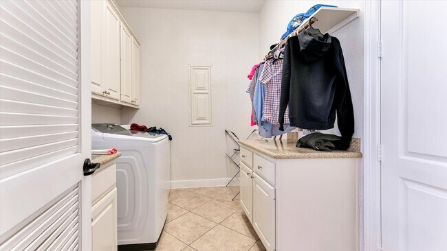 Building Photo - 3 N Fair Manor Cir