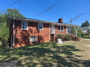 Building Photo - 7800 Penny Rd