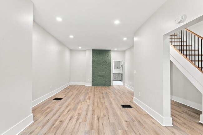 Building Photo - Gorgeous 4 bedroom 2 bath home in Garfield! Available now!